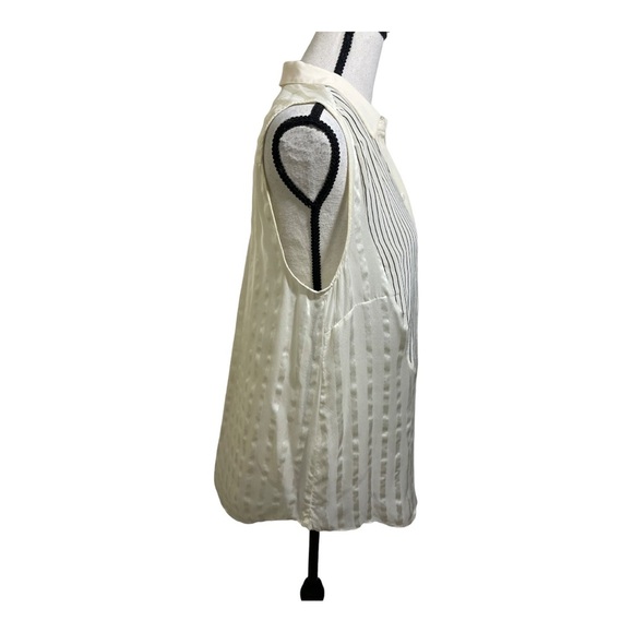 Jeunesse by Aiko womens silk blouse. Button down. Sleeveless. Size Small - Picture 5 of 10
